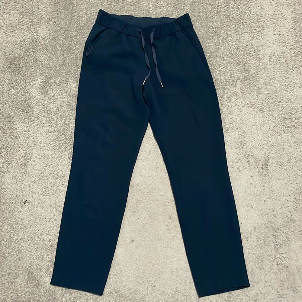 EC Lululemon Navy On the Fly Pants - Size 4